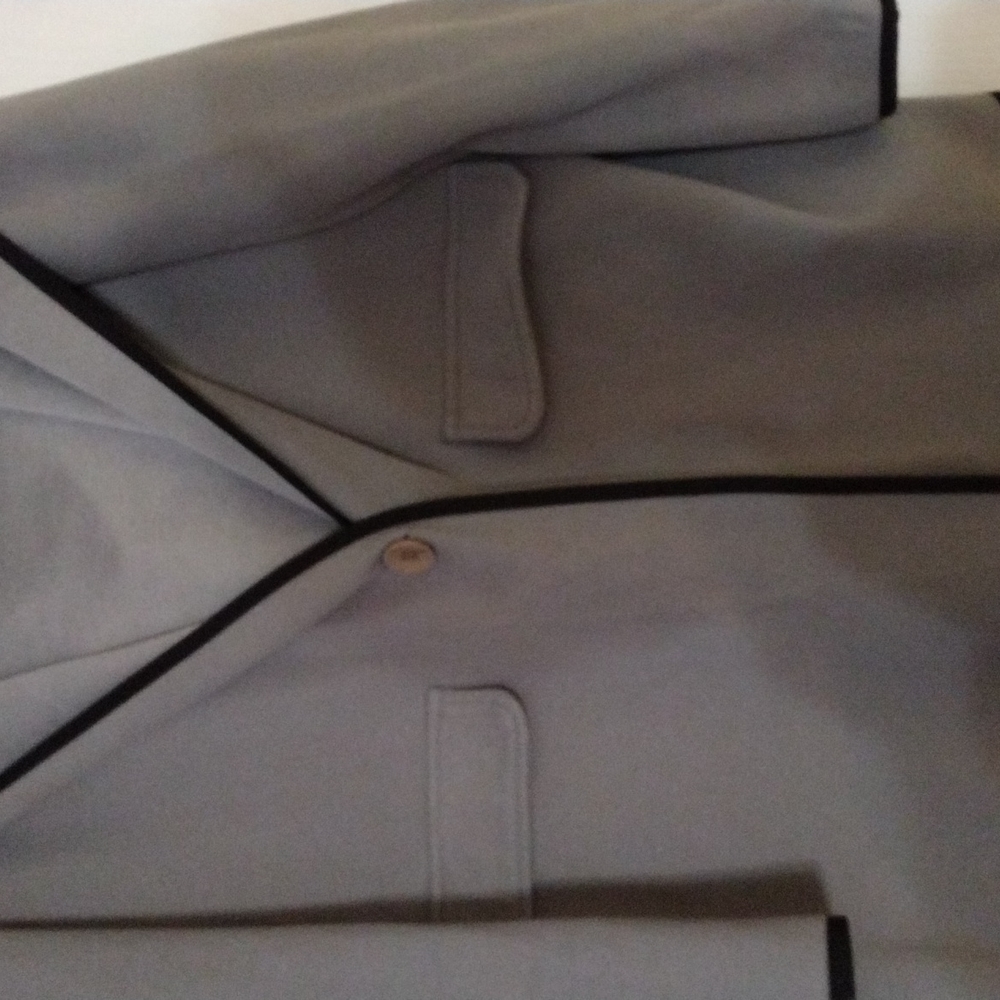 Clothes - Picture 3 of 4